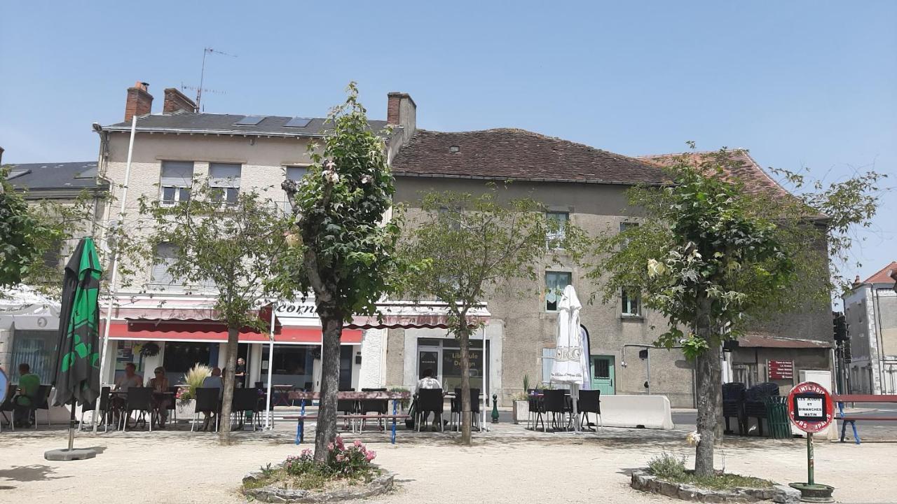 Maison En Ville Avec Terrasse Ensoleillee Et Wi-Fi Magnac-Laval Bagian luar foto
