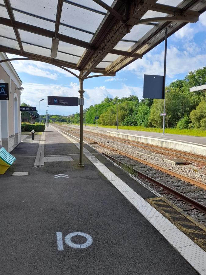 Maison En Ville Avec Terrasse Ensoleillee Et Wi-Fi Magnac-Laval Bagian luar foto
