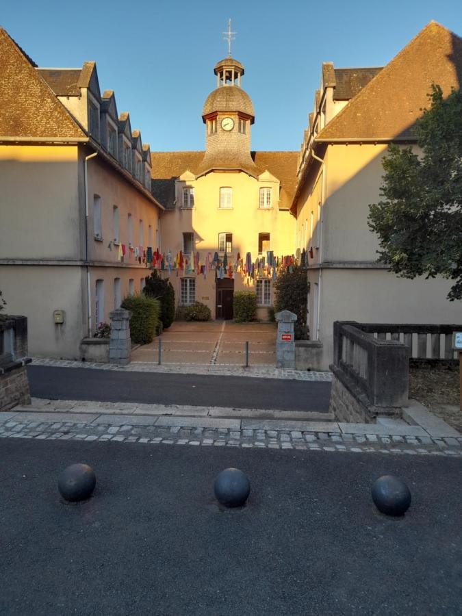 Maison En Ville Avec Terrasse Ensoleillee Et Wi-Fi Magnac-Laval Bagian luar foto