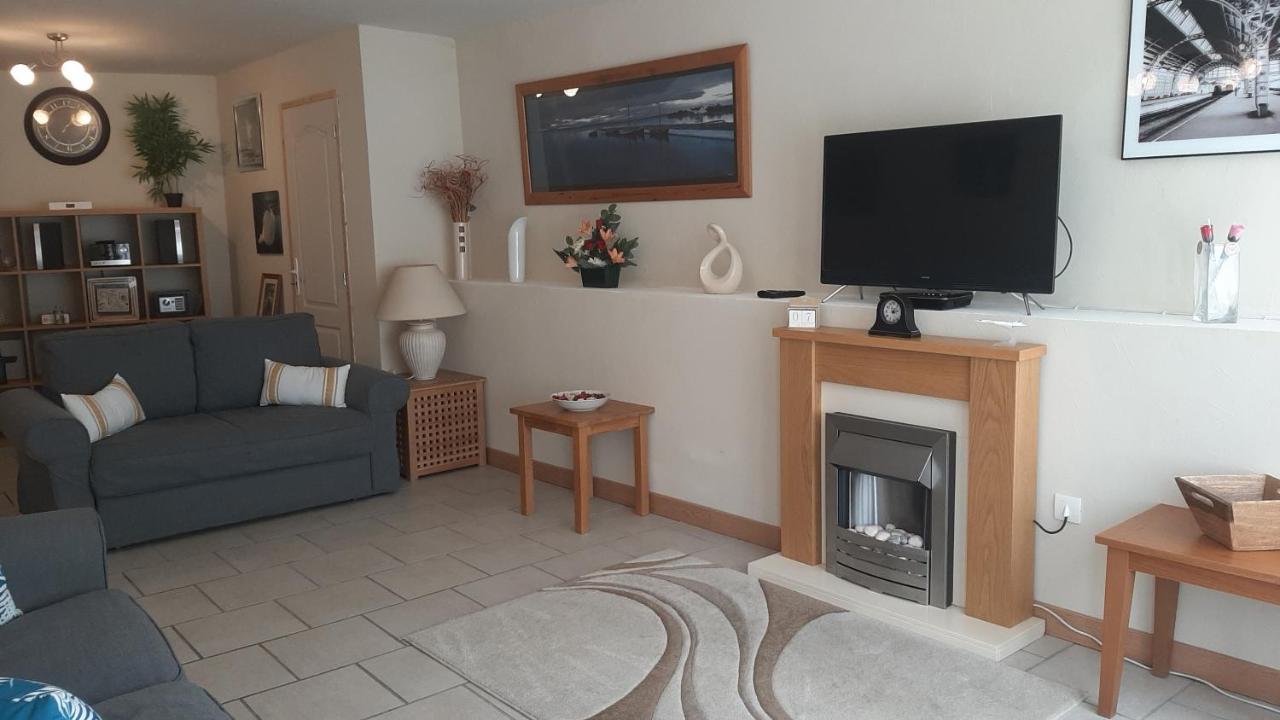 Maison En Ville Avec Terrasse Ensoleillee Et Wi-Fi Magnac-Laval Bagian luar foto