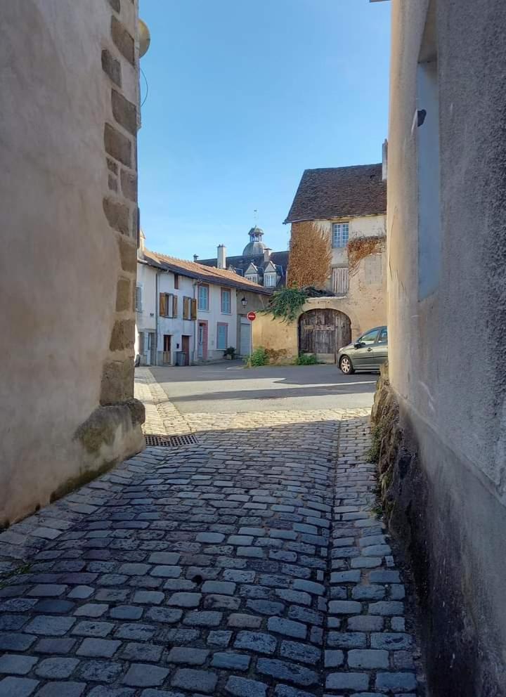 Maison En Ville Avec Terrasse Ensoleillee Et Wi-Fi Magnac-Laval Bagian luar foto